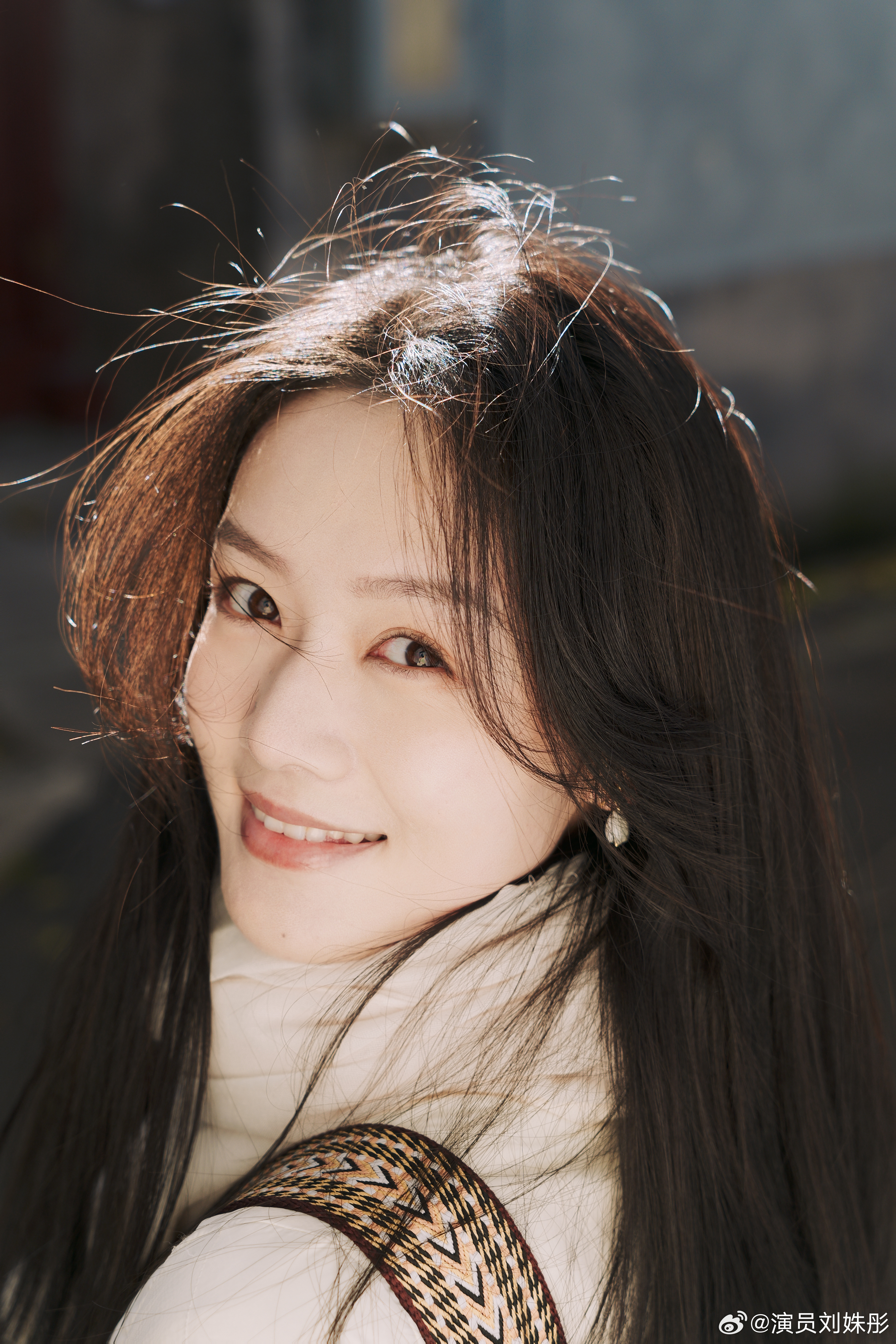 在这个落叶像雪的季节🍂☀️姝出小美好明星v放送 ​​​