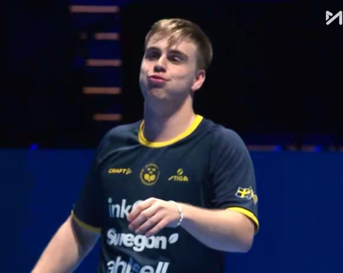 【弗朗西斯卡崩溃在第一局遭逆转后，被莫雷加德4-0击败出局】这场比赛确实是弗朗西