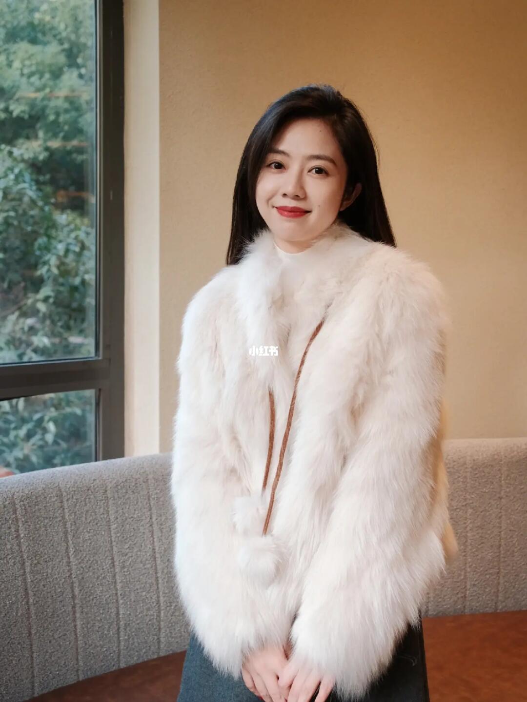 晚来天欲雪，能饮一杯无。