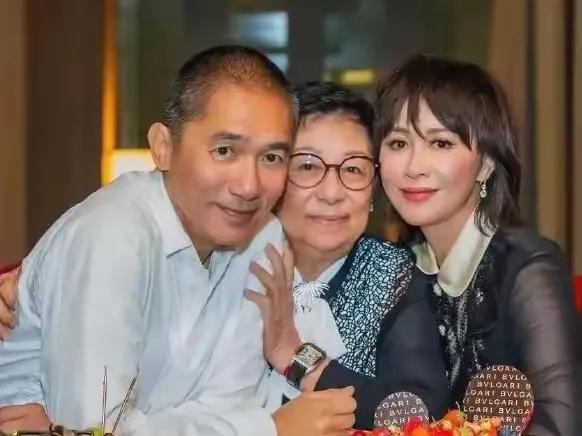 刘嘉玲都没给她生个大胖孙子，婆婆为什么还拿她当亲生女儿一样？最重要的就是婆婆自己