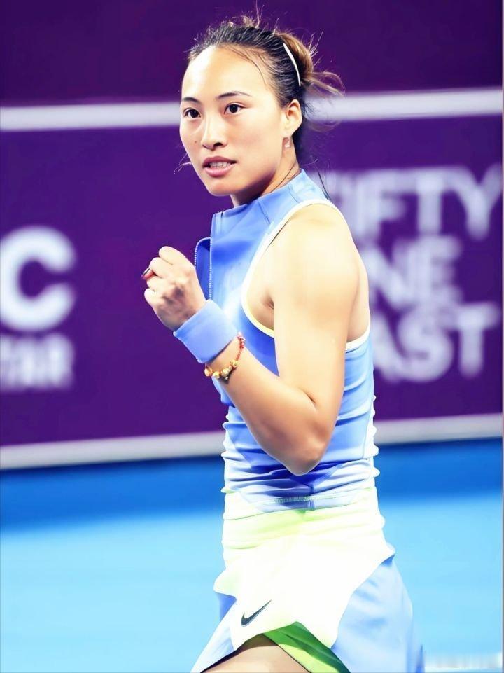 📌太优雅！郑钦文与莱巴金娜对轰15拍，最后轻巧放小球得分>>网页链接 太优雅！