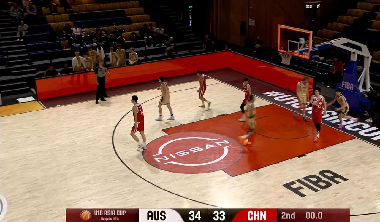 向U16男篮的陈昱休道歉。

作为中国U16男篮的主控，几场下来，小陈的运球技术