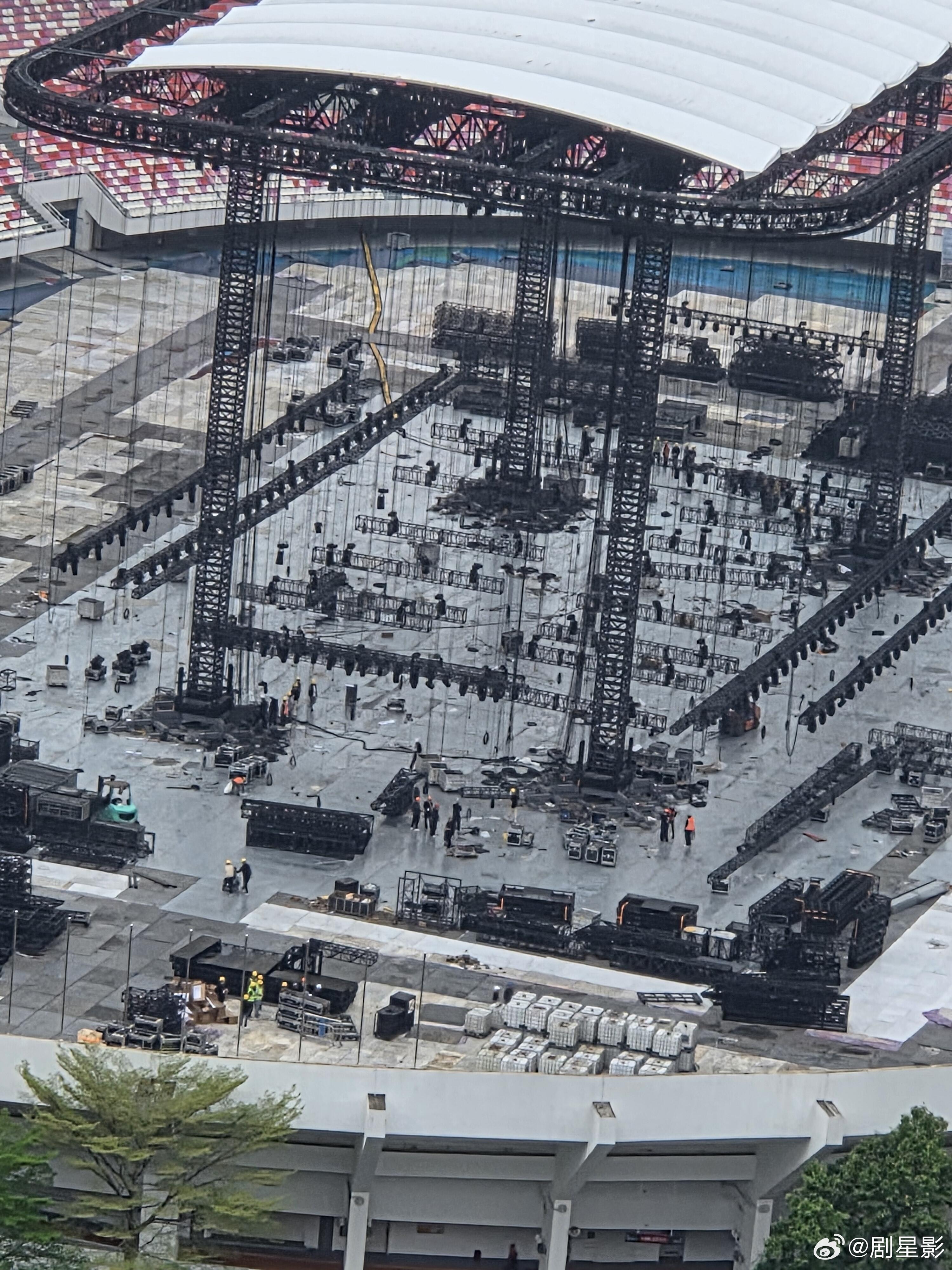 薛之谦治好内场人的颈椎病  天哪，真的是太宠我们粉丝了吧，这一次薛之谦治好内场人