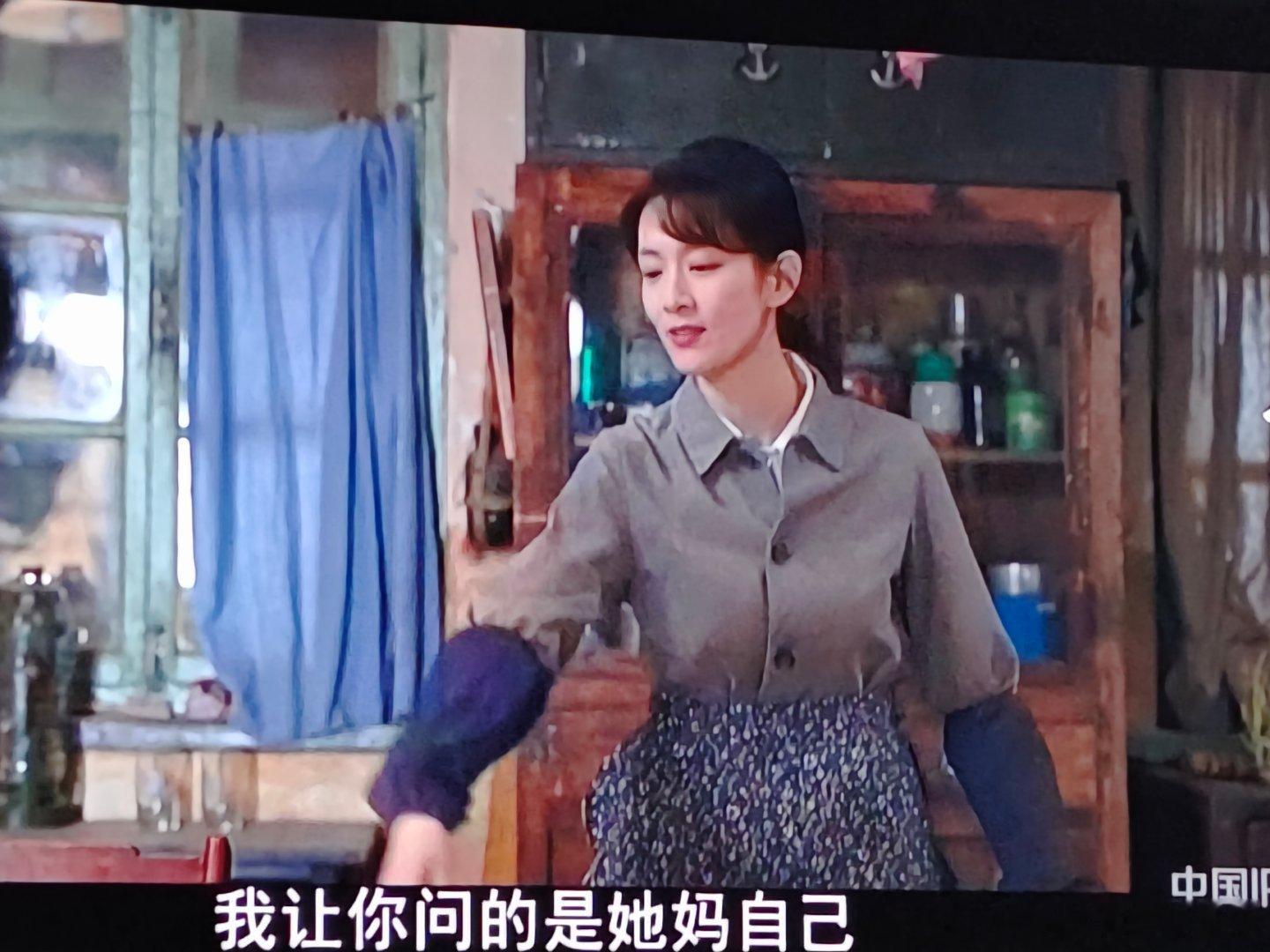 人长得漂亮，穿啥都好看，六七十年代的衣服还是经得起审美考验的。陈昊宇有美貌却不傲