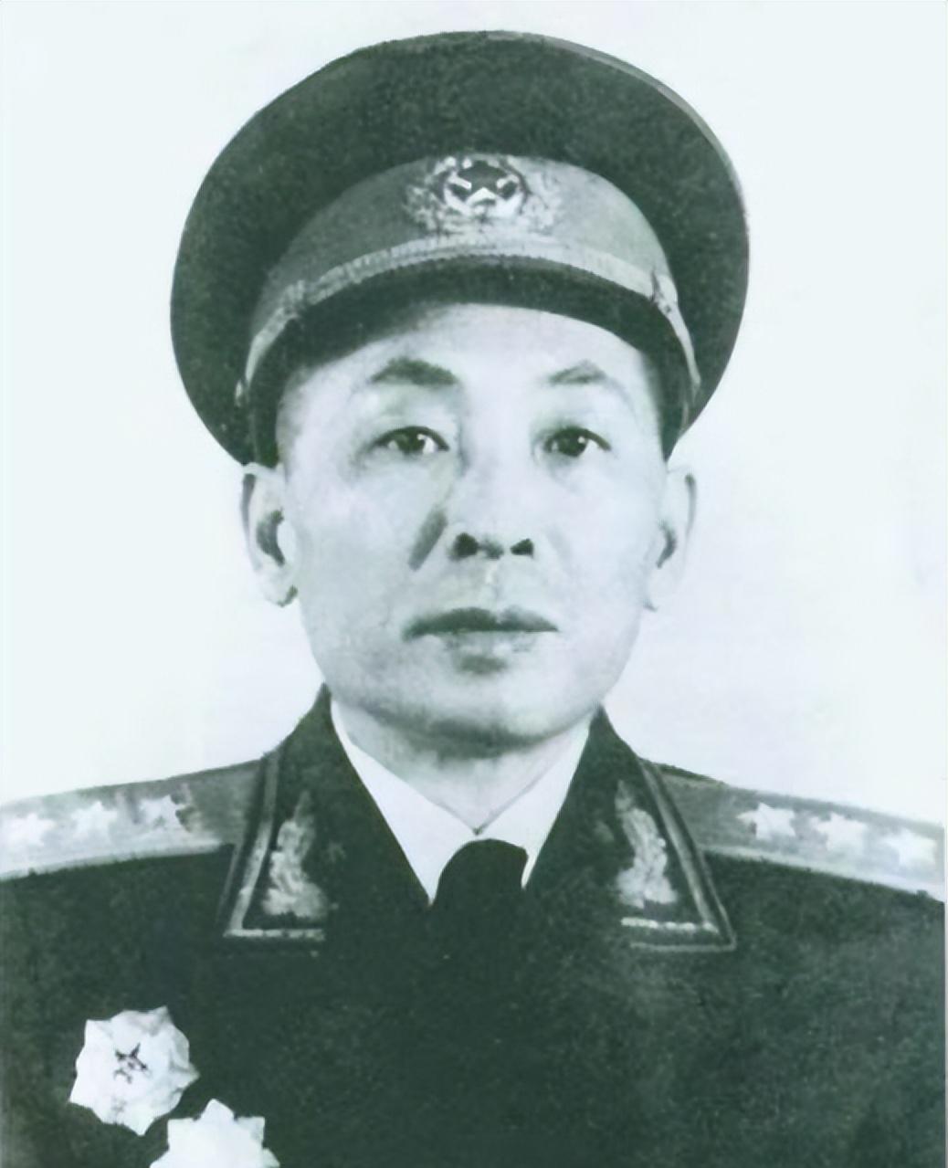 1980年叶飞接见海政文工团，亲自鼓励苏小明大胆演唱《军港之夜》，让这首歌闪耀舞