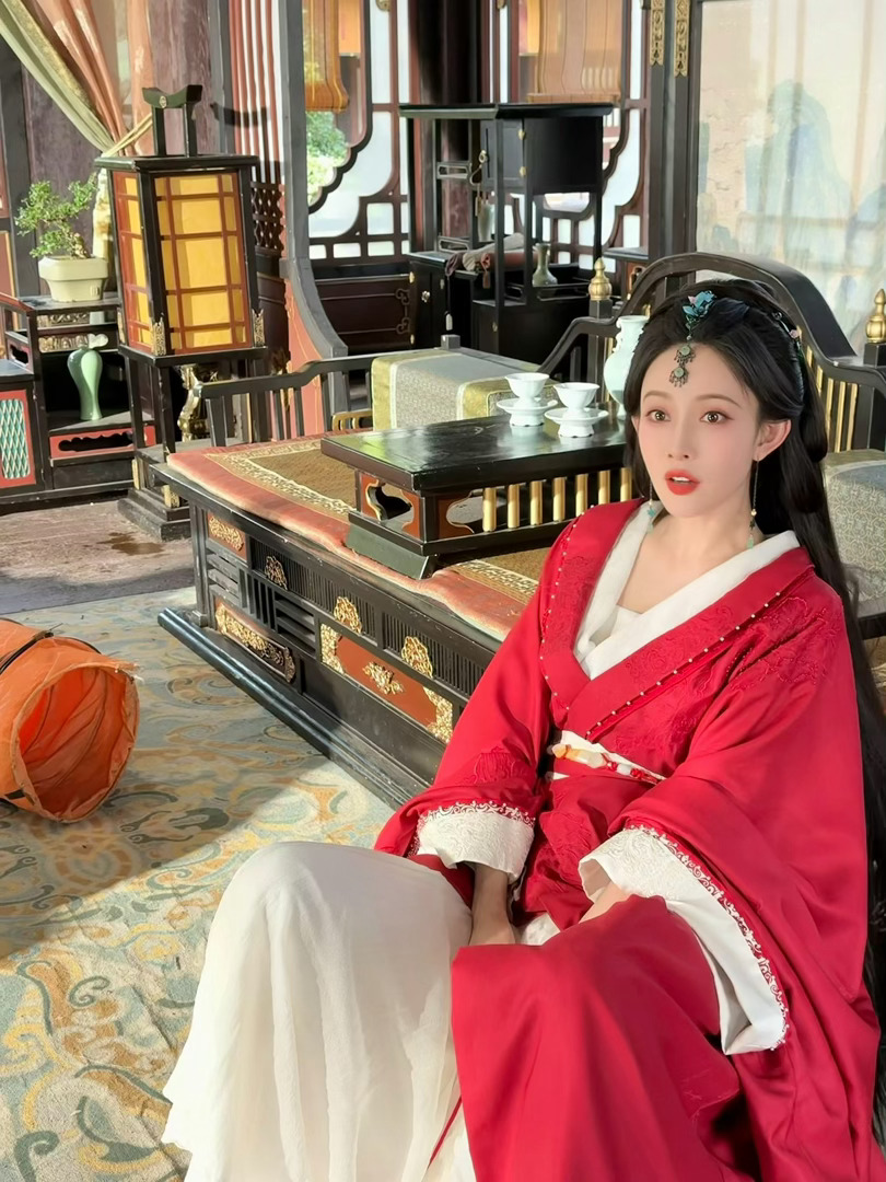 孟子义首次以常驻身份录制你好星期六孟姐什么样的造型都好看明艳，可爱，美丽！ 