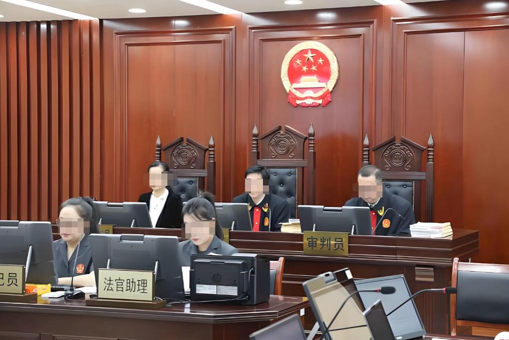 “出轨的恶果!”贵州毕节男子疑妻出轨，被父母叫回捉奸。连蹲4晚截获村医，全家将其