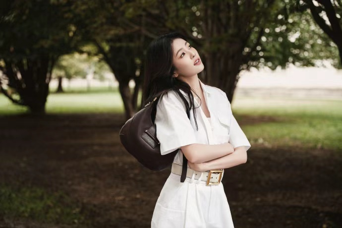 白鹿纯白极简look白鹿极简通透白鹿纯白极简look，谁懂这个白鹿极简通透感啊，