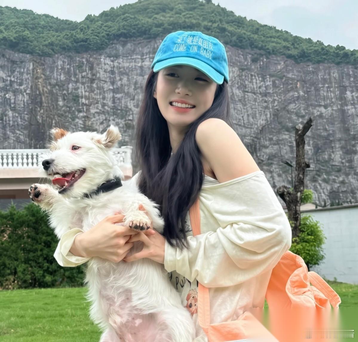 难怪现在内娱的活人越来越少了， 不是因为明星们没话可说， 而是因为实在是被骂怕了