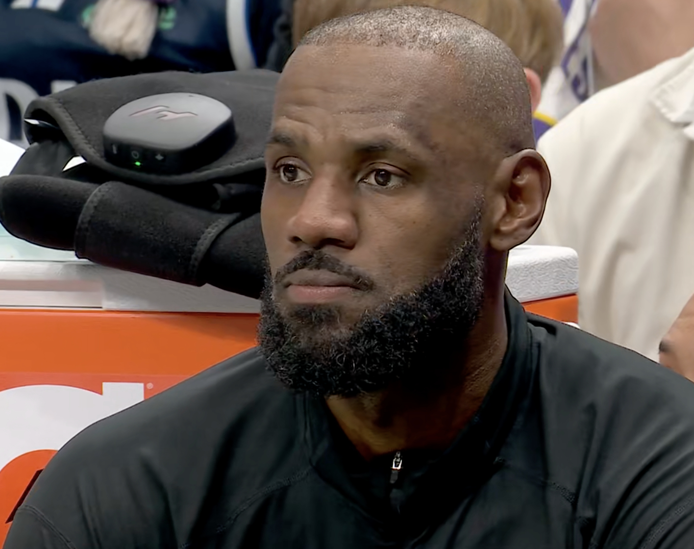 半场的詹姆斯：5投2中 三分球1中0 4分4篮板3助攻0失误湖人vs独行侠