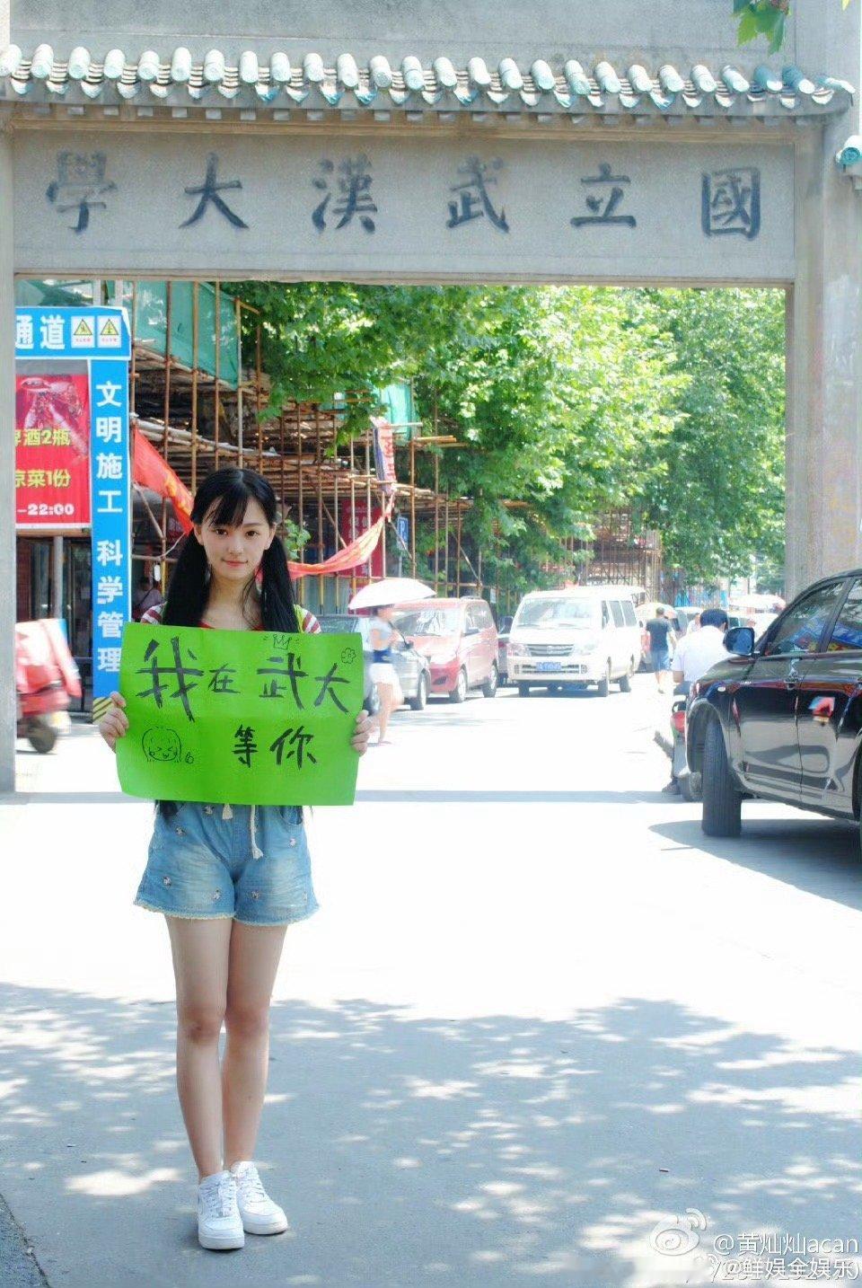 一颦一笑皆是青春，黄灿灿梦回武大校花，乘风舞台美出新高度黄灿灿梦回武大校花乘风2