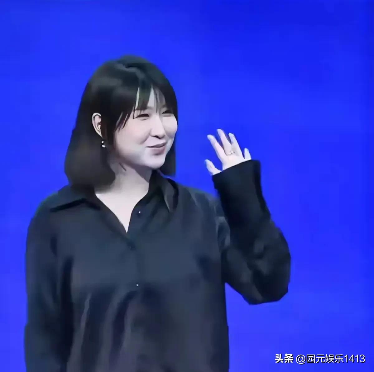 覃海洋女朋友爆出覃海洋不仅出轨还嫖娼撩骚女运动员。并且她还告了覃海洋，让归还恋爱