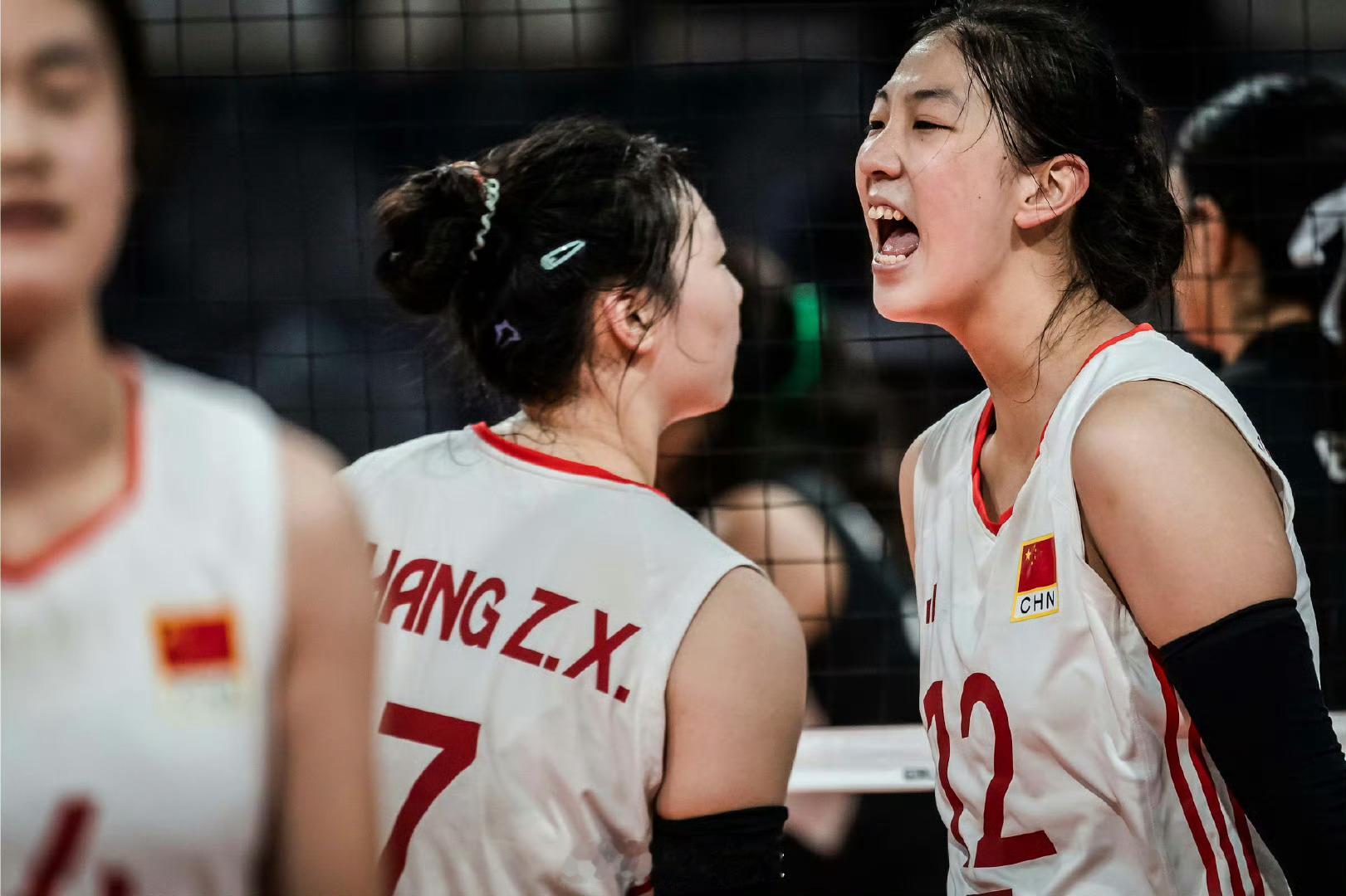 U17女排世锦赛，中国队3比0完胜墨西哥晋级4强，实力悬殊，三局比分为25比10