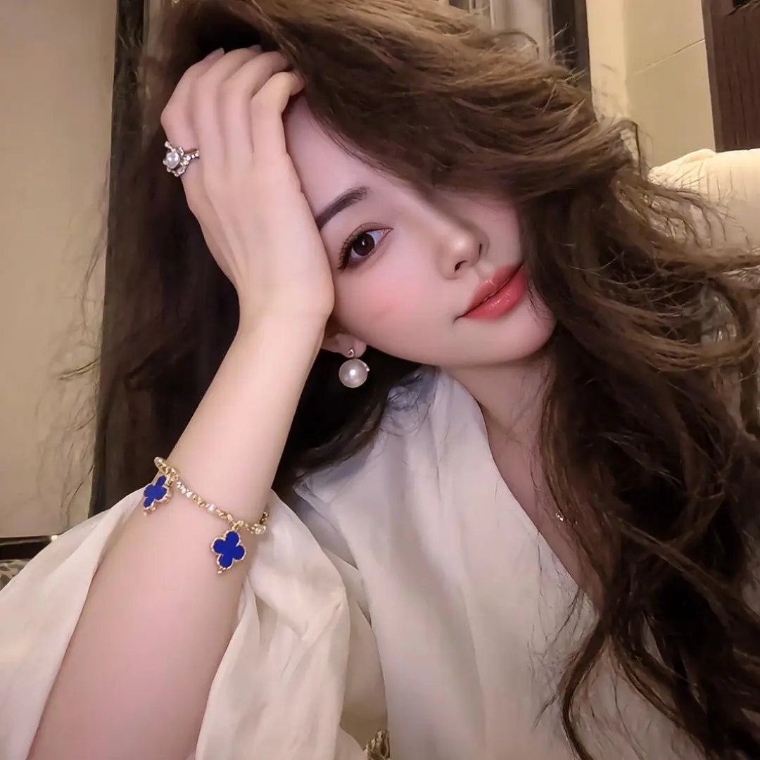 卷发生活照    诶呀💼