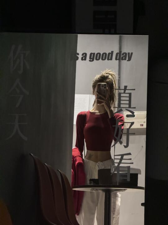 健身是一场自我救赎 健身人健身魂 健身的时候打扮漂漂亮亮的去 一定会更...
