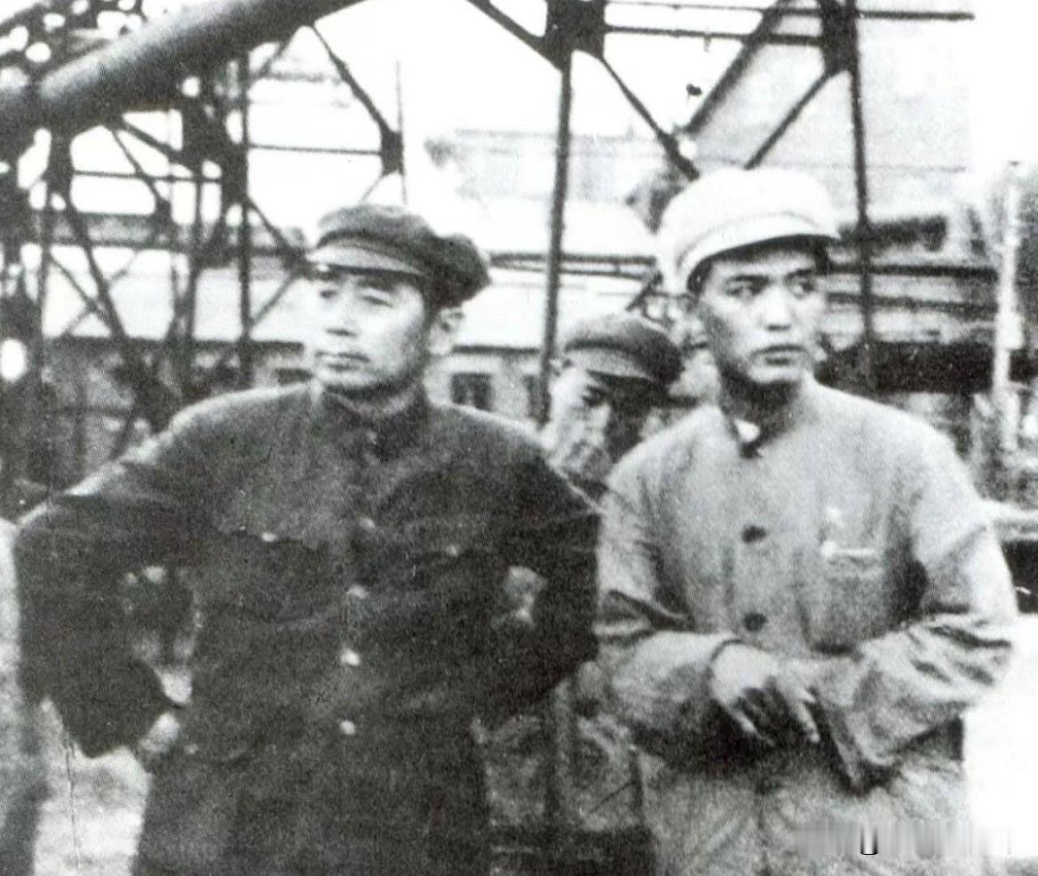 【周总理历史上的今天——7月1日】
1951年7月1日，周恩来总理视察大连化工厂