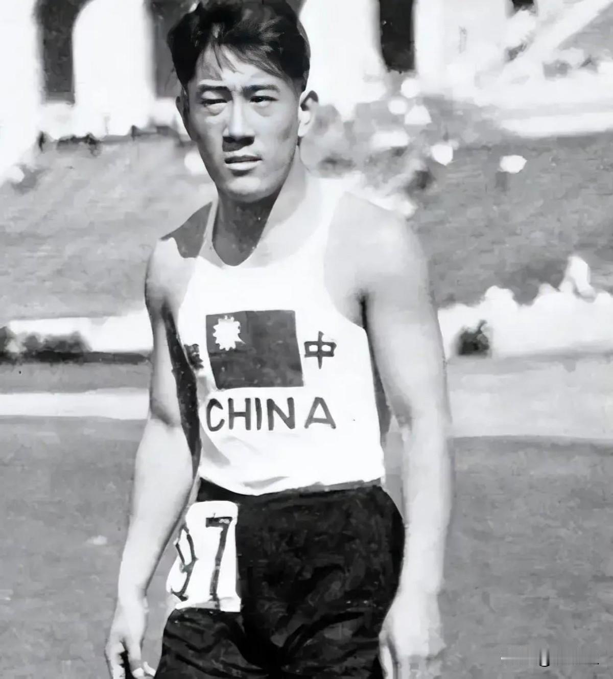 1932 年 7 月 30 日，美国洛杉矶奥运会开幕式现场。当欧美国家排着数百人