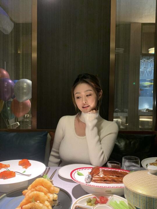 在北京也是好久没吃烤鸭啦🤩海胆烤鸭我来尝