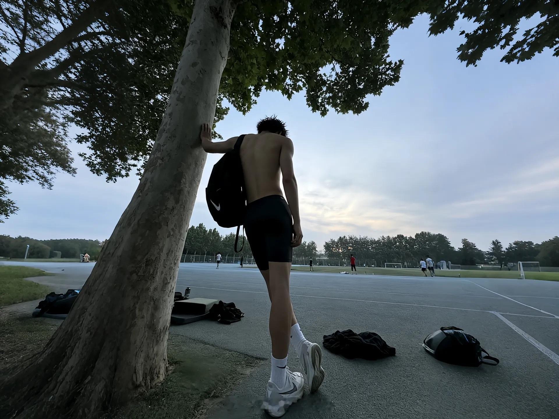 07 山东黑皮田径体育生 