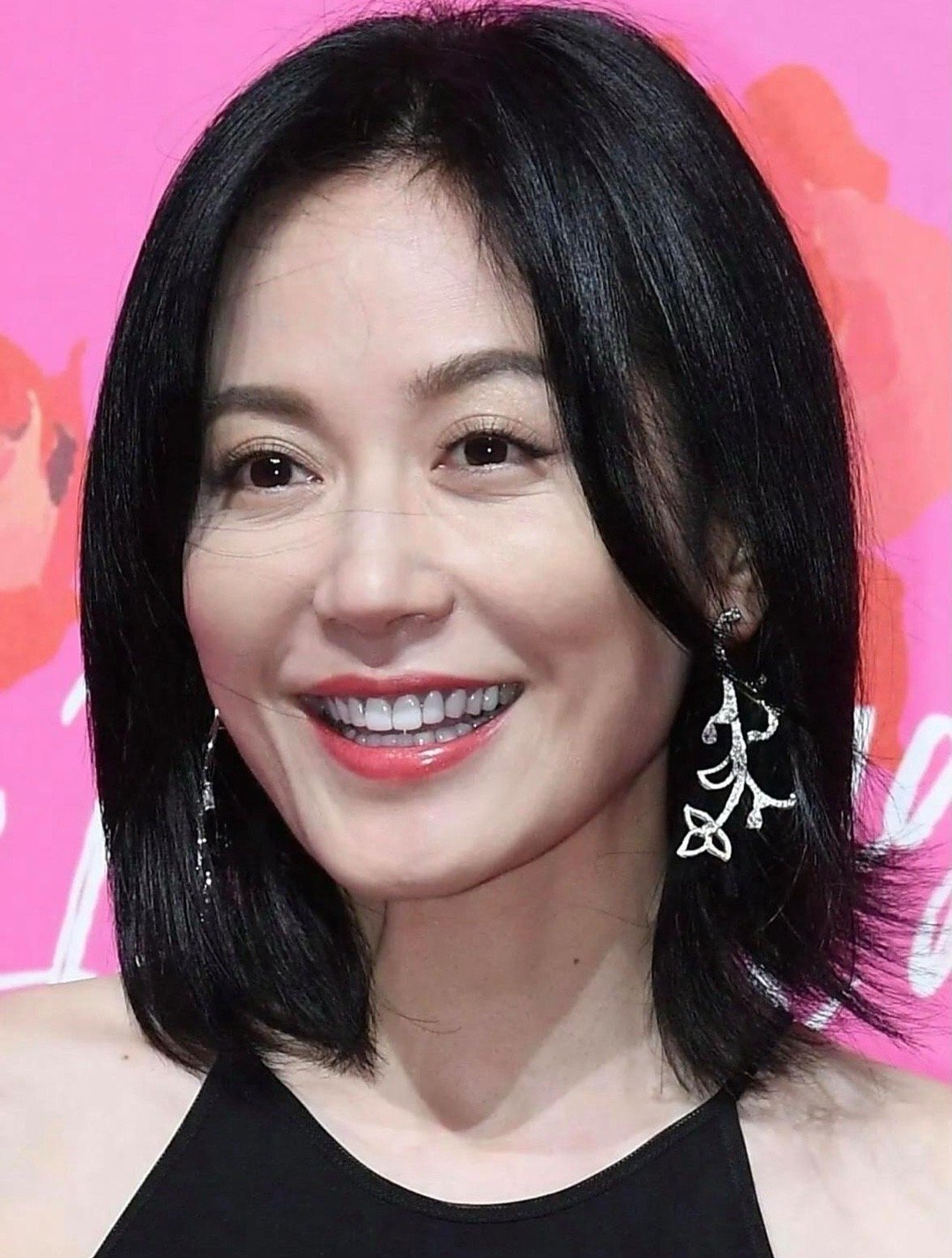 事实说明女人不结婚不生孩子确实能保命，而且还不会老，不信你们看看俞飞鸿的生图，你