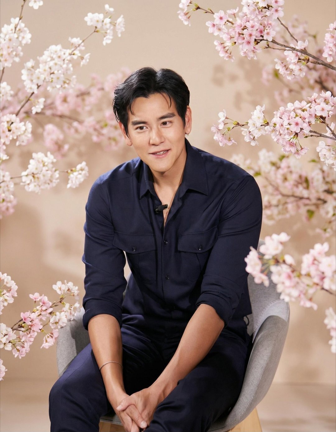 彭于晏电视剧夜班经理 白天在干嘛呢⊙∀⊙？今日乖乖小狗🐶AI布景还可以吗？真实