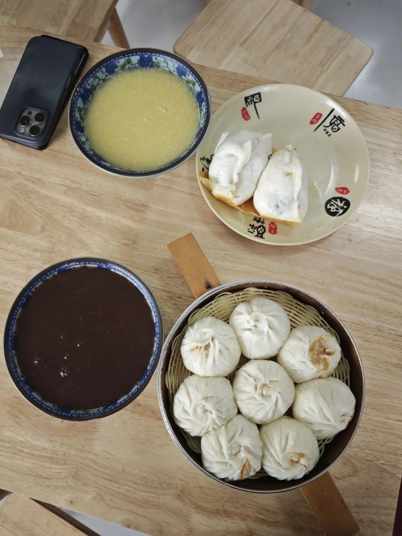 高速只有一个原则，保证前方无车就是最安全的，顶120跑的话，120速度以下的都要