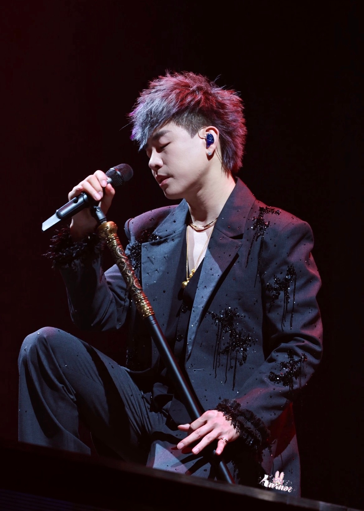 偶遇胡彦斌机场写代码胡彦斌 这粉丝不得开心死下次想看什么直接让胡彦斌码一个 