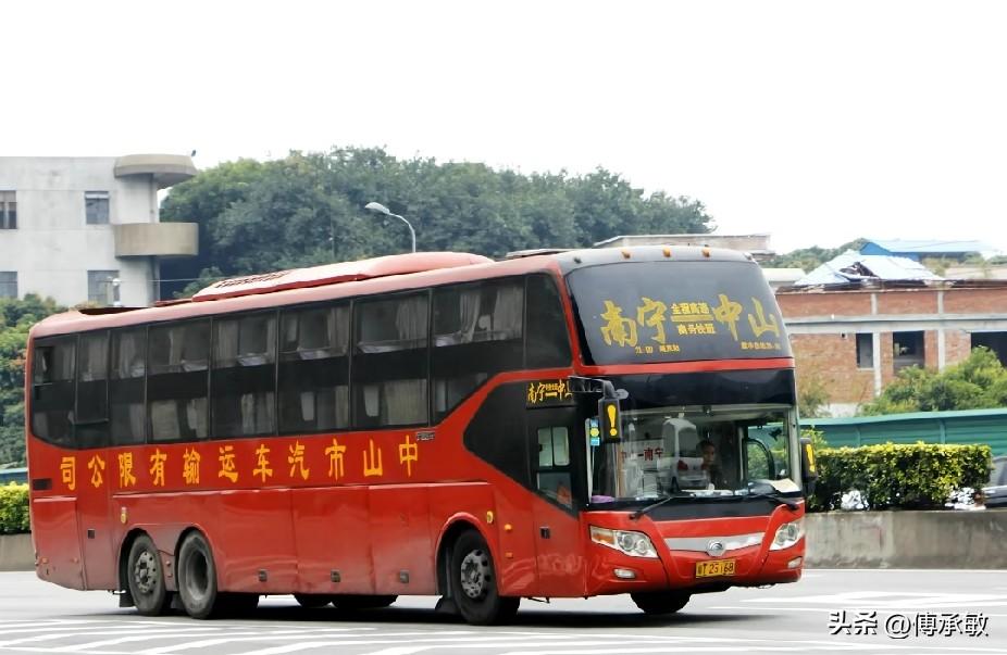广西曾经开往广东珠三角的省际长途线路（27），不知还有多少在跑？
南宁—中山
贺