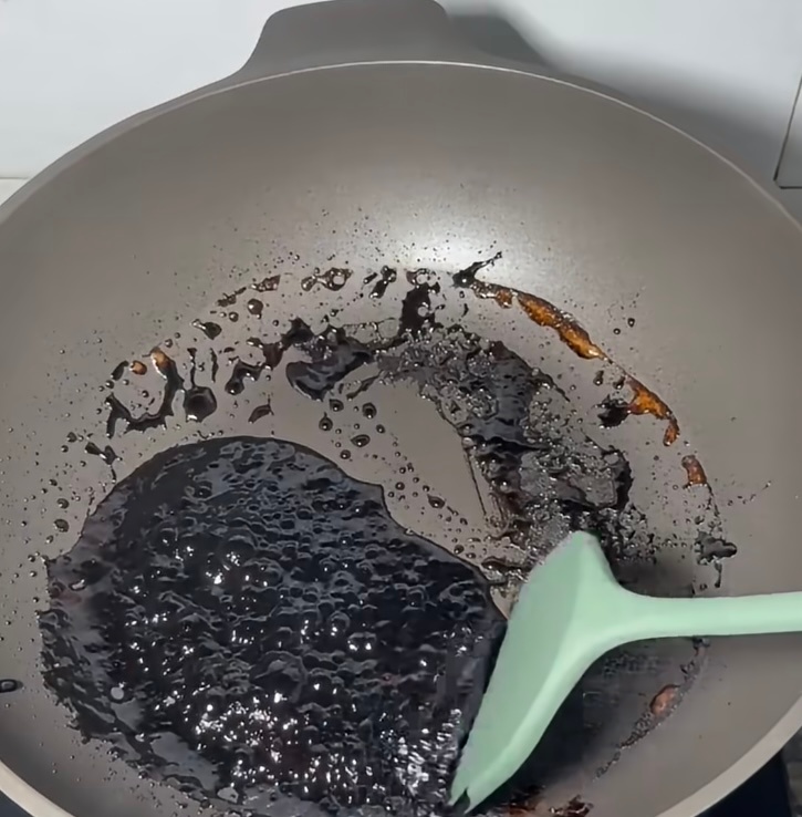 一瓶冰红茶可以熬出多少糖喝饮料的时候是不会想这么多的。 ​​​