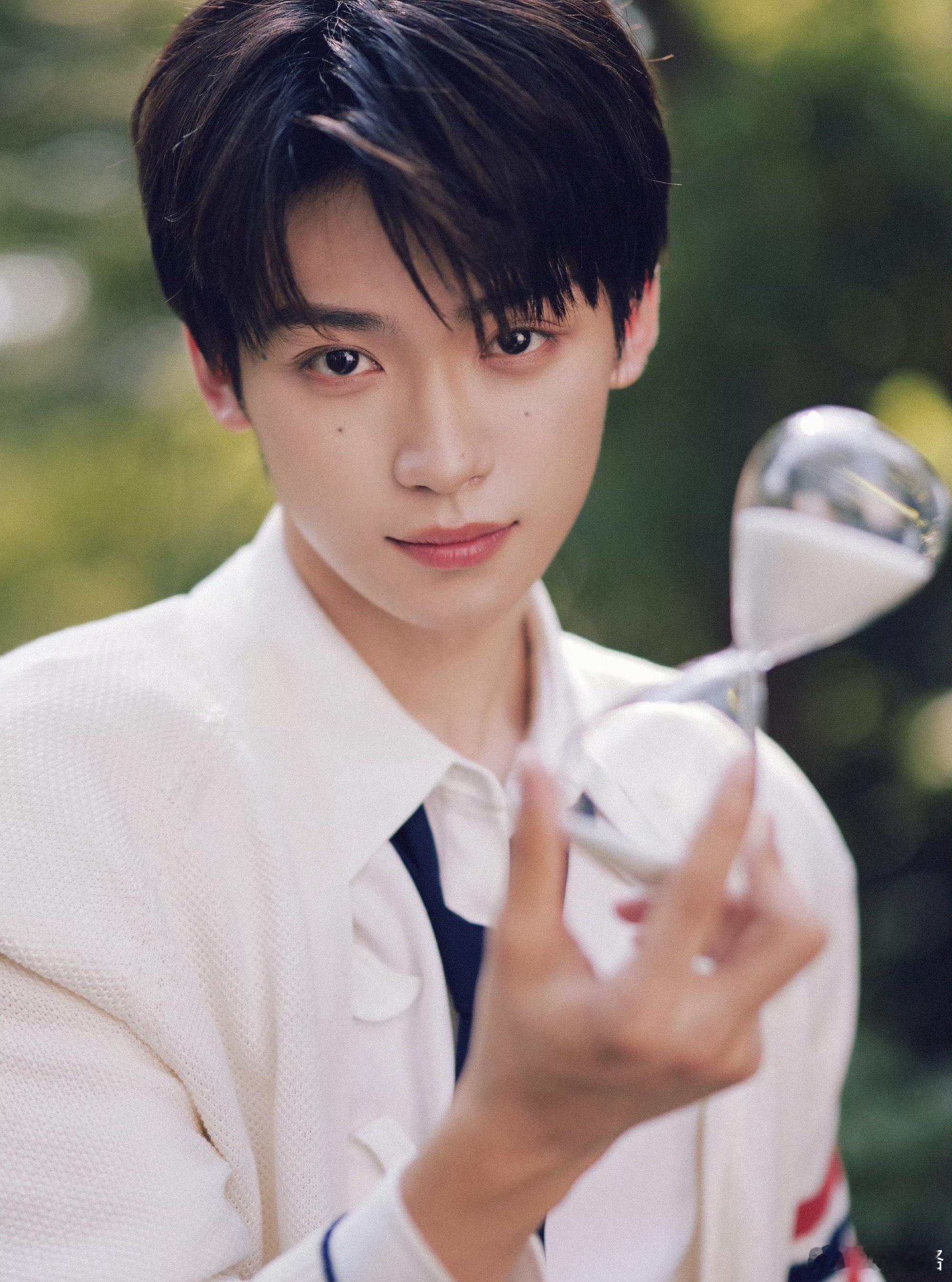祝梓渝24岁生日快乐🎂所有美好与快乐全都朝你奔赴而来💐和过往烦恼彻底拜拜👋
