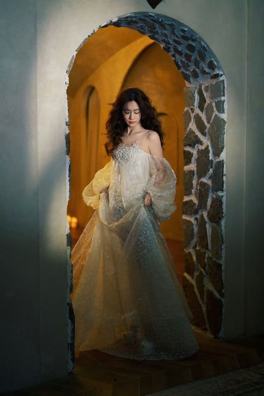 刘芸 油画里跑出来的公主 被刘芸的油画公主造型美到了！温柔又惊艳，复古又高级。看