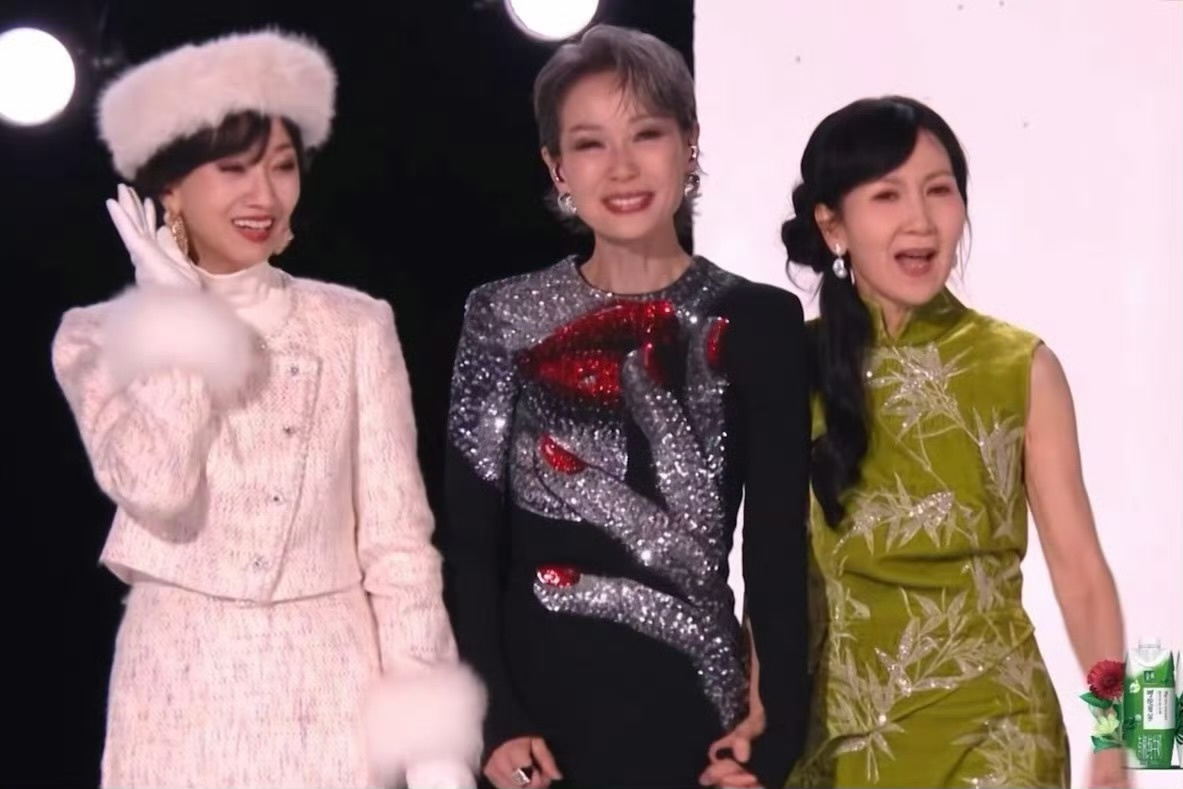 蛇年的缘故吧，可以从年头看她们到年尾了。 ​​​