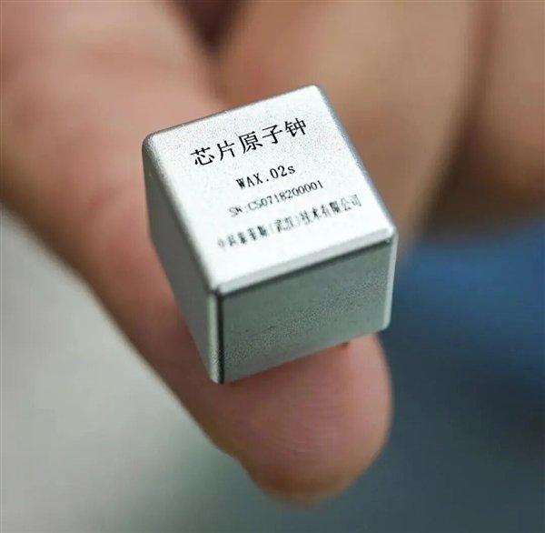 重大突破！武汉大学研制出世界上体积最小的芯片原子钟！对比国际同类产品，美国已推出