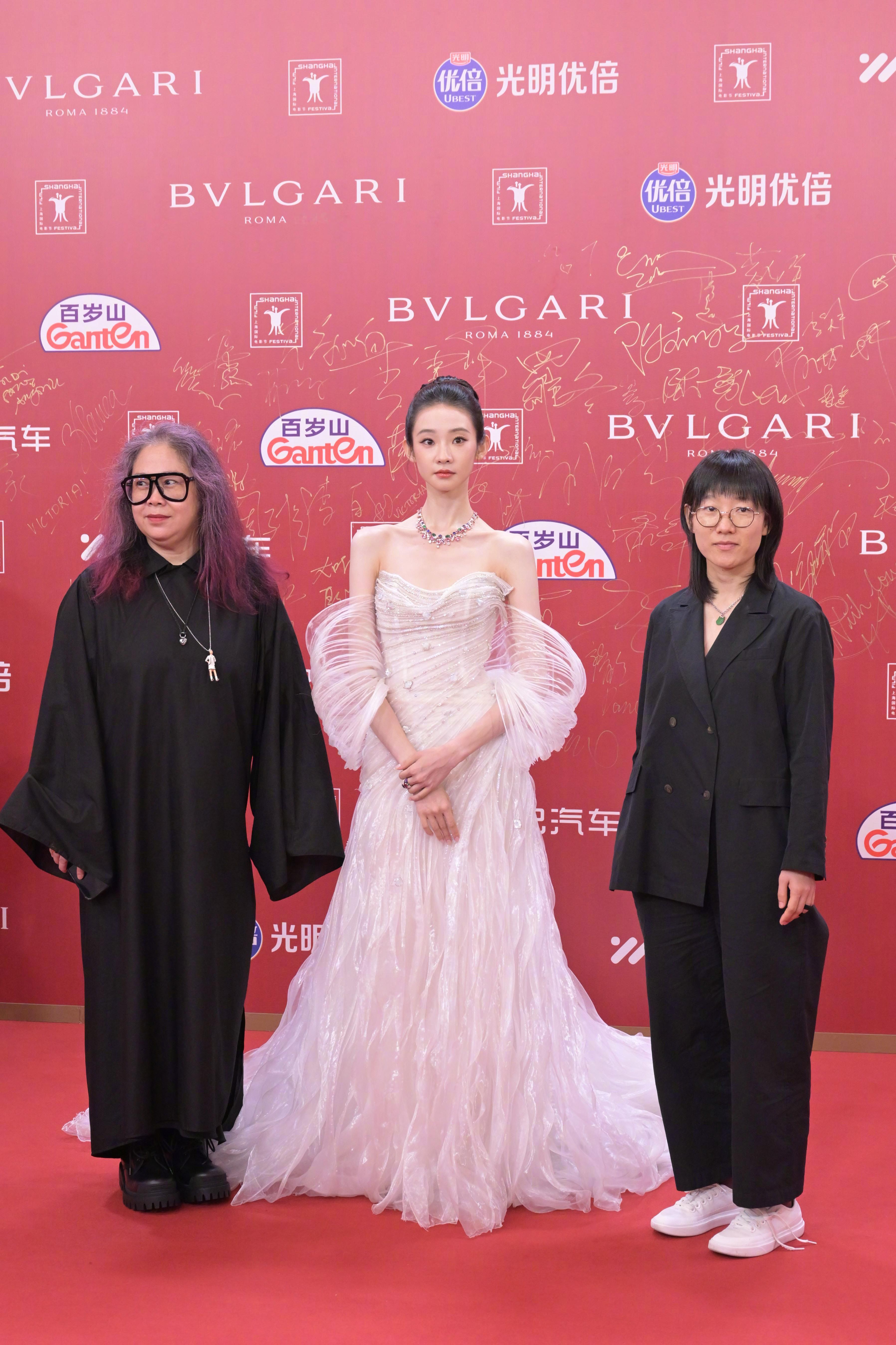 张艺凡仙子流光裙电影《7天》剧组监制尹露、导演邱玉洁、主演张艺凡亮相上海国际电影