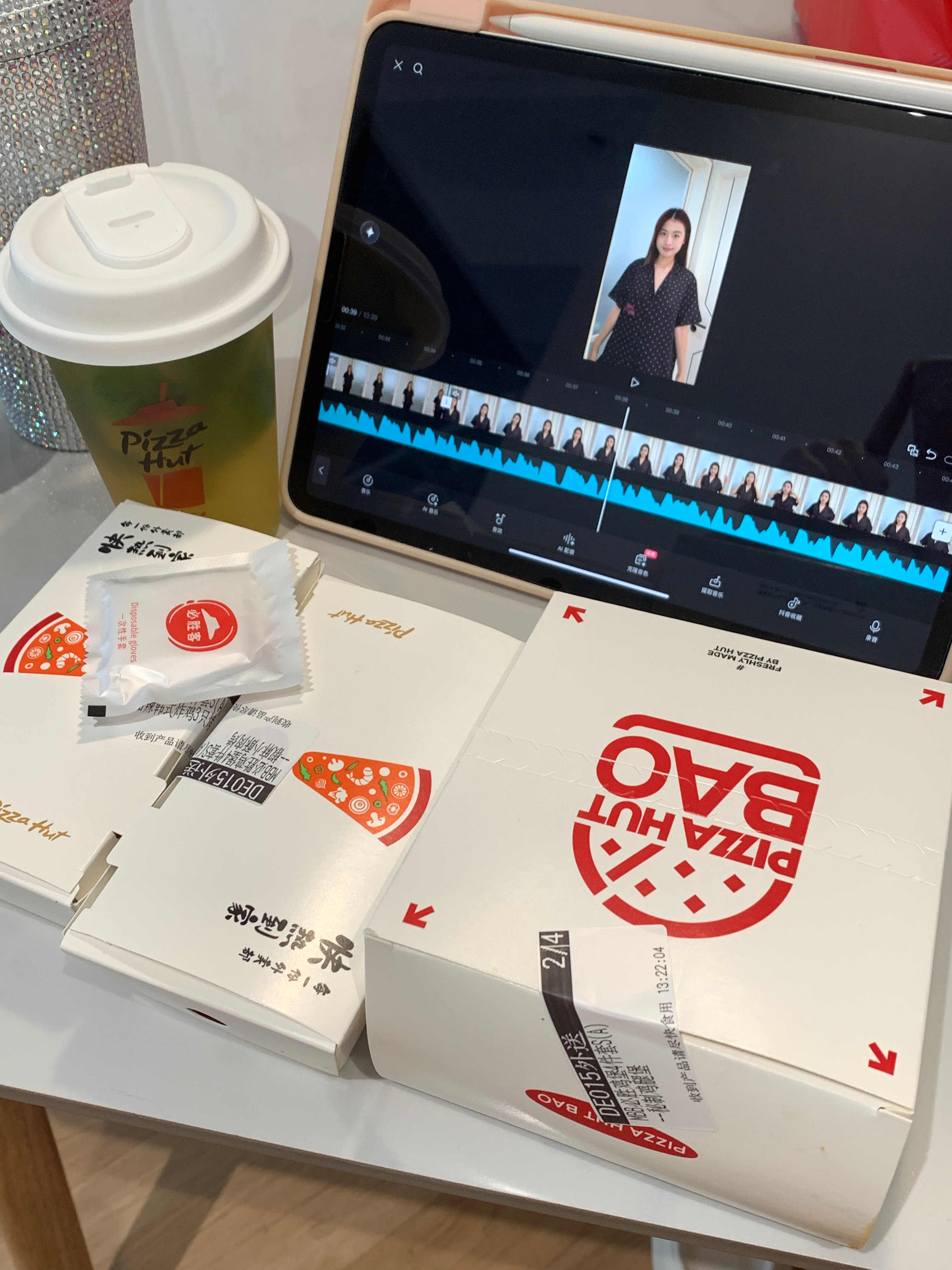 vlog配音太沙哑了 给自己点点油炸的润润喉开开嗓 下午就发[鄙视][鄙视][鄙