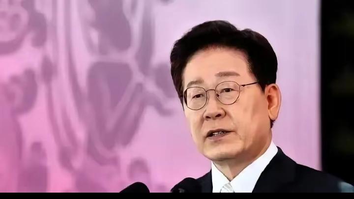 韩国总统李在明这两天干了件挺扎眼的事。山西长治那个煤矿出事，247人下井，90人