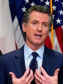 加州州长纽森今天发文说：“美国人实实在在正在为特朗普的腐败付出代价。他利用关税为