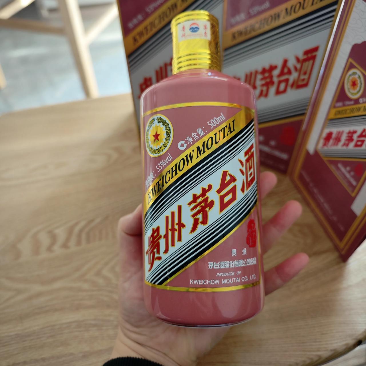 蛇年茅台收到货啦！[呲牙]
	
开箱，蛇茅颜色棕粉棕粉得超爱，发布上讲是融入了象