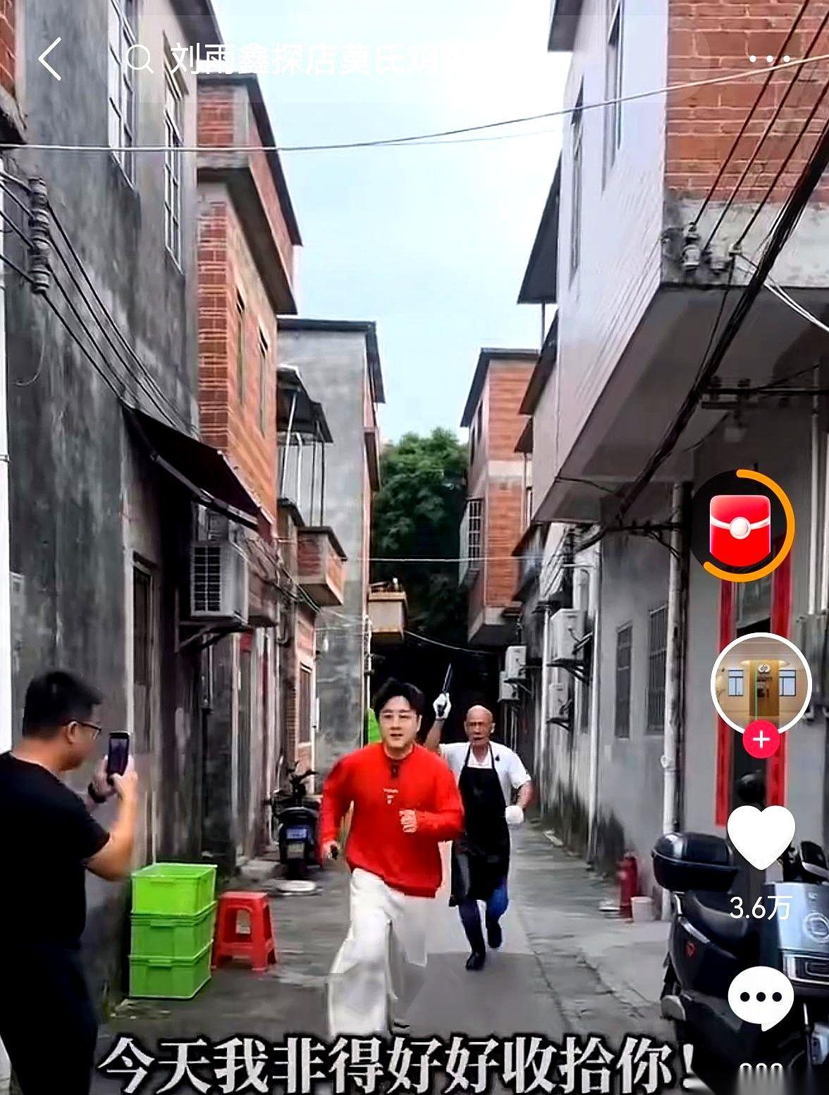 顺德莫氏鸡煲的老板，老莫，靠在后厨门框上，对着灶台升腾的热气说，实在熬不住了，五