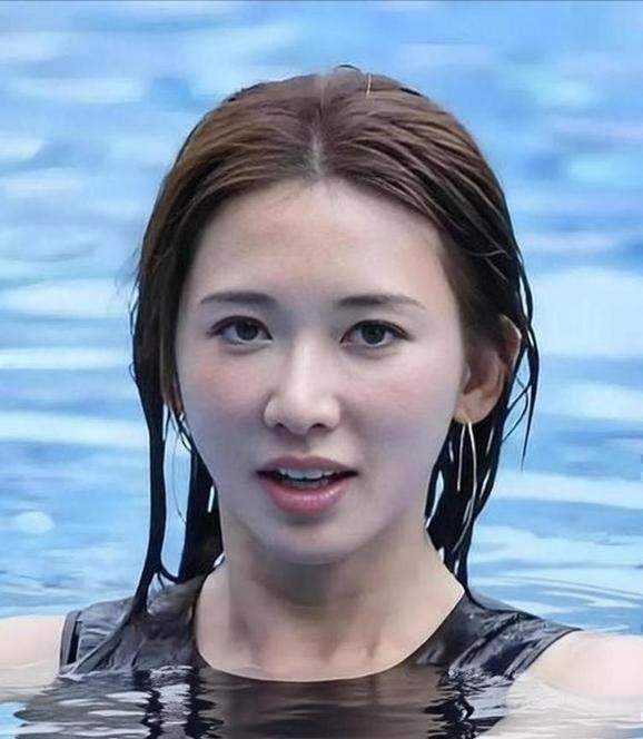 林志玲问黄渤，喜欢她哪里。黄渤先给了一个很宽的回答：只要是你，都喜欢。她没放过，