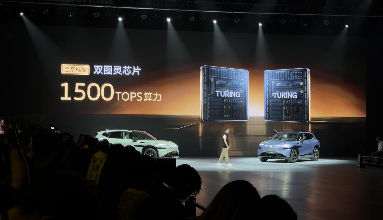 与众08价格来了，共三个版本：
630km Pure后驱 22.99万
730k