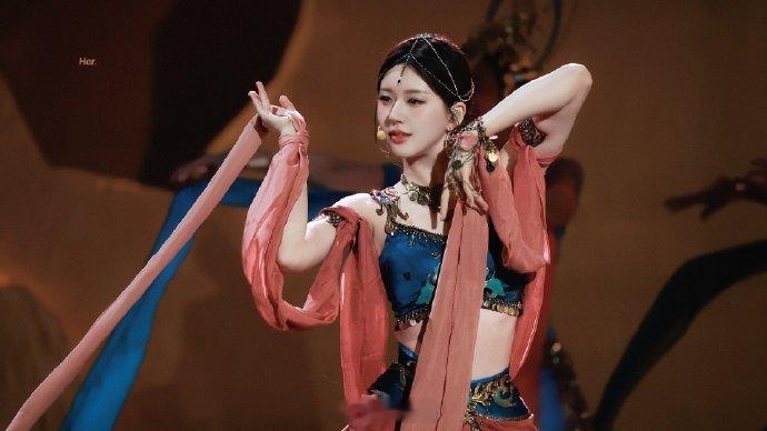 赵露思 敦煌神女 赵露思跨年晚会造型 