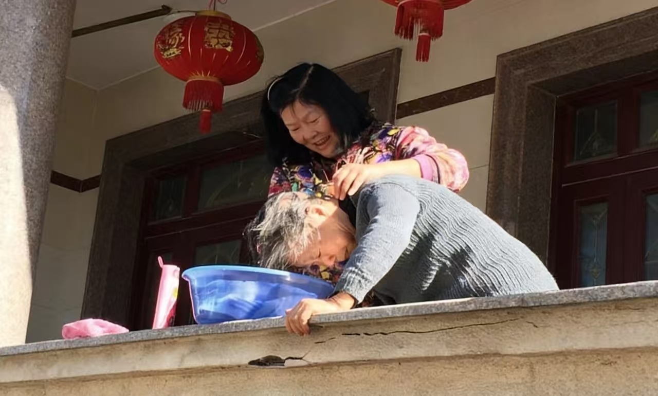 湖州安吉蒋志梅四十年守护温暖姑姐 湖州安吉县蒋志梅，40年如一日照料生活无法自理