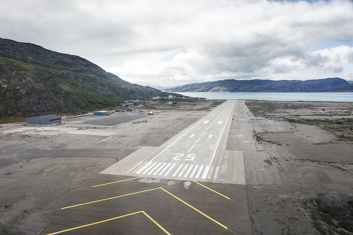 因担忧美国入侵格陵兰岛，丹麦1月向该岛部署军队并拟炸毁机场跑道以阻止美军机降落。