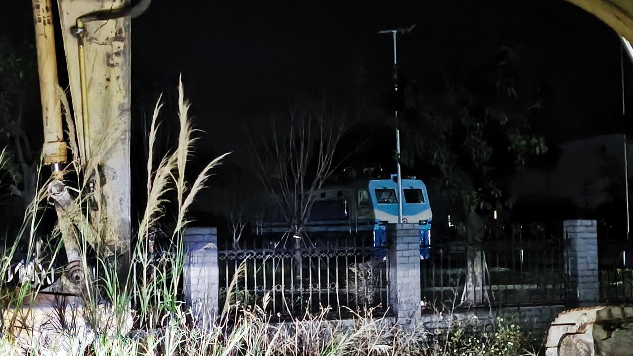 夜探成盆栽的韶八一号机