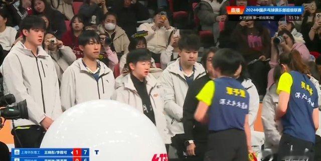 王楚钦想给观众买含片  王楚钦猝不及防的幽默 