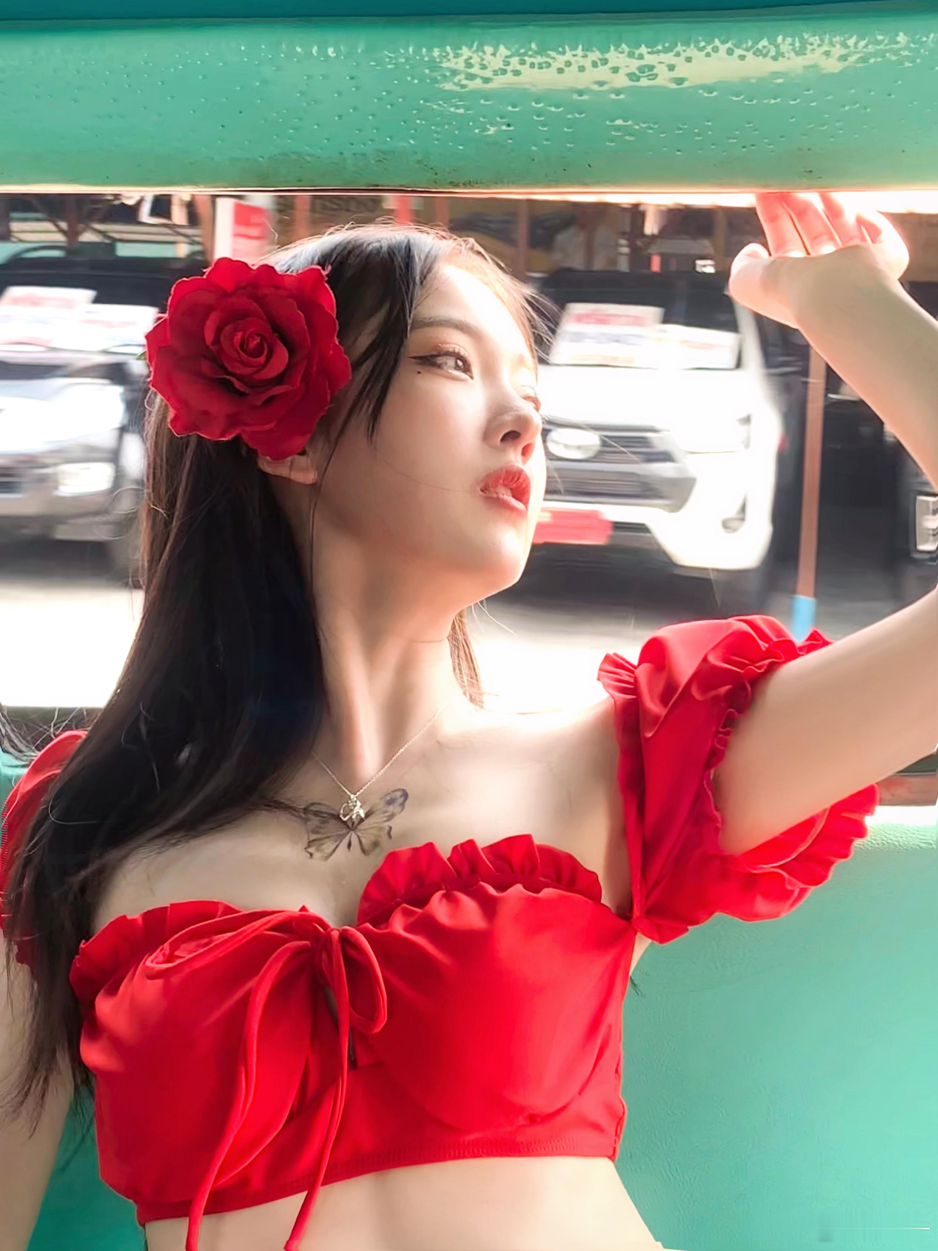 𝙞𝙣 清迈🇹🇭“宝宝你是一朵娇人的红玫瑰🌹”  ​​​
