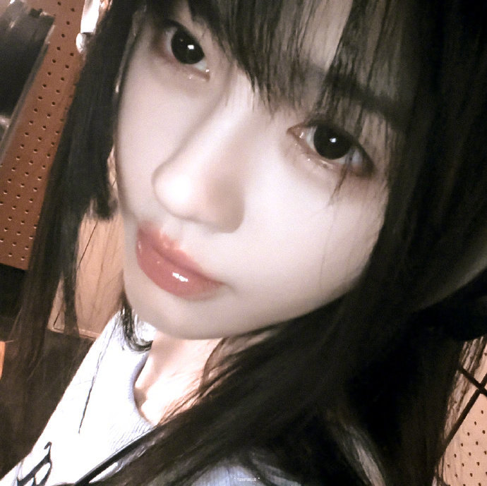 鞠婧祎布灵布灵闪闪发光 无论是唱跳还是访谈，鞠婧祎布灵布灵的样子总能抓住视线，那