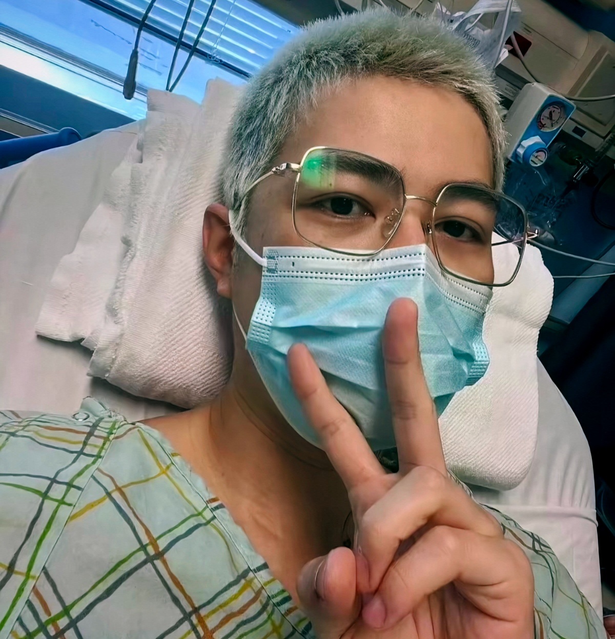 我觉得“陈学冬车祸后消失3年仍未痊愈”这个热搜有意思的地方在于，我们总以为互联网