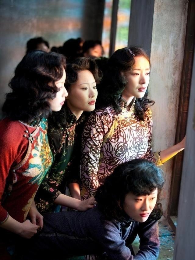 章子怡走上了国际，倪妮站稳了大银幕，周冬雨拿了金像奖。唯独韩熙庭曾被张艺谋力捧，